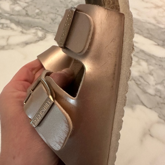 girls birkenstock arizona sandal in metallic rose gold size 32 - Picture 2 of 5